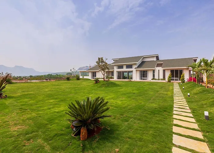 Stayvista'S Villa 107 At Canary Farms - Pure Veg With Huge Lawn, Pool And Home Theatre Lonavala