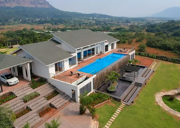 Stayvista'S Villa 107 At Canary Farms - Pure Veg With Huge Lawn, Pool And Home Theatre Lonavala